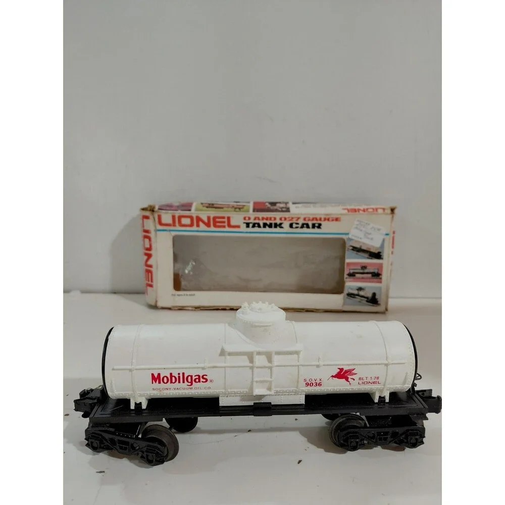 Lionel 6-9036 O Gauge Model Railroad Mobilgas Single Dome Tank Car w/ Box